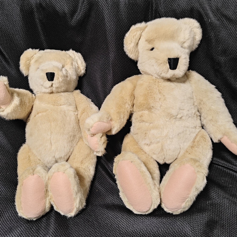 Plush Alice & Cornelius Vander Bear. "Paint The Town Red"